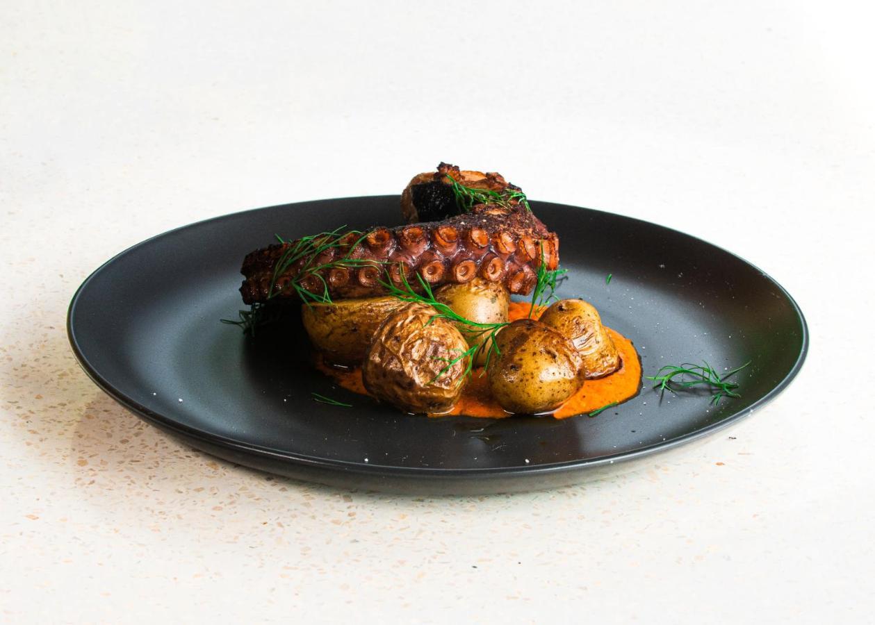 Neano Escape Hotel Manggis Exterior foto Octopus with potatoes
