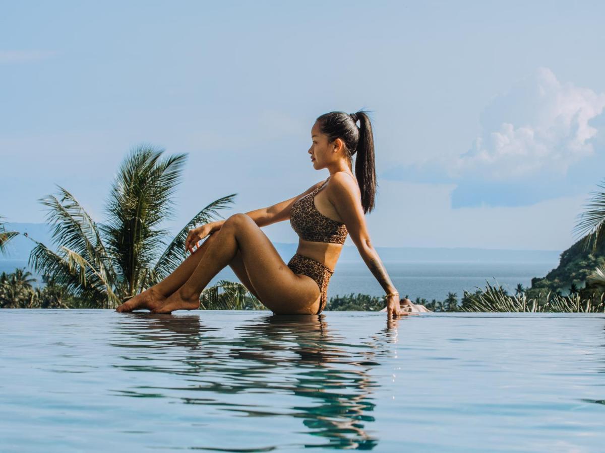 Neano Escape Hotel Manggis Exterior foto A woman wearing a bikini
